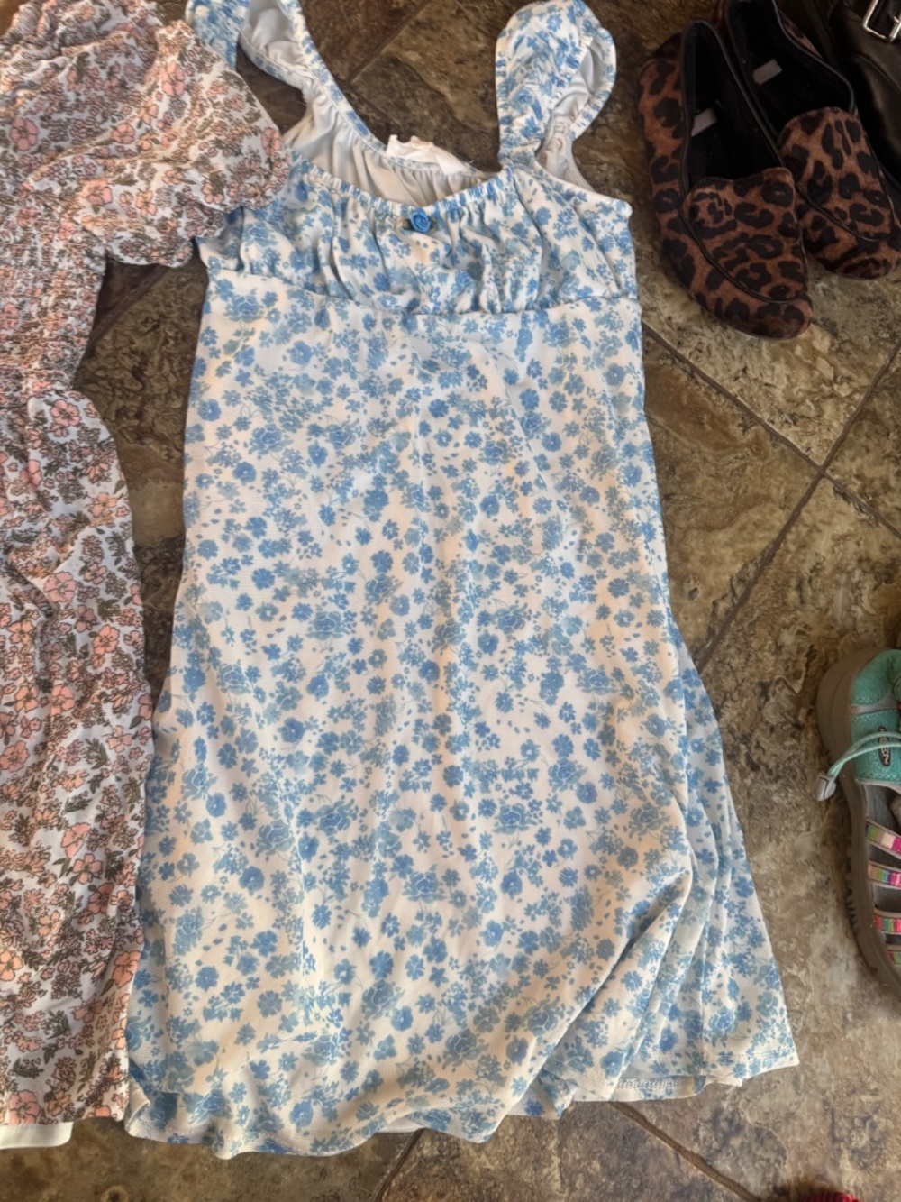 Two dresses - Picture 4 of 5